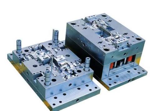 注塑模具要考慮噴嘴（zuǐ）的軸向（xiàng）熱膨脹