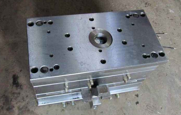 塑（sù）膠注塑冷卻水回（huí）路（lù）銘牌設計要（yào）求