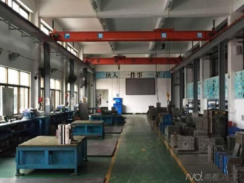 注塑模具工廠製造滑塊加斜導柱定模內側（cè）抽芯