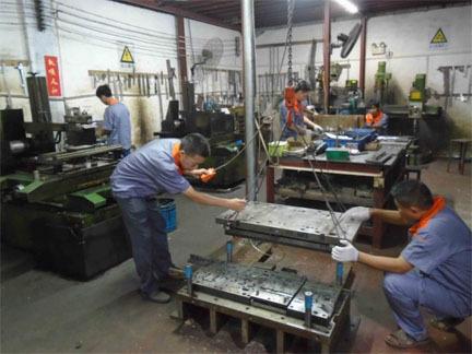 塑膠注（zhù）塑（sù）模具擺杆先複位（wèi）機構（gòu）